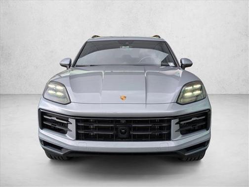 Dolomite Silver Metallic 2024 Porsche Cayenne Cayenne