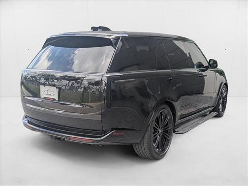 2025 Land Rover Range Rover P530 SE 7 Seat