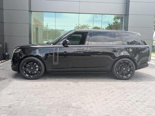 2025 Land Rover Range Rover P530 SE 7 Seat