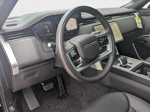2025 Land Rover Range Rover P530 SE 7 Seat