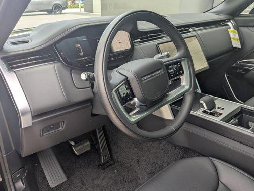 2025 Land Rover Range Rover P530 SE 7 Seat