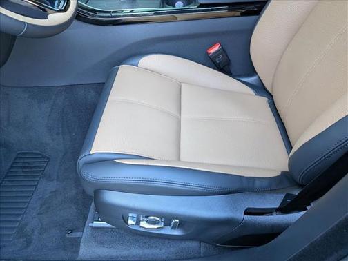 Arroios Grey Metallic 2026 Land Rover Range Rover Velar P400 Autobiography