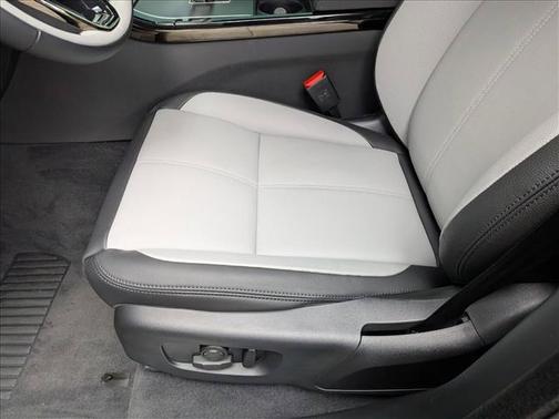 Zadar Grey Premium Metallic 2026 Land Rover Range Rover Velar P250 S