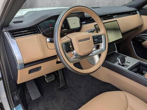 2025 Land Rover Range Rover P530 SE 7 Seat
