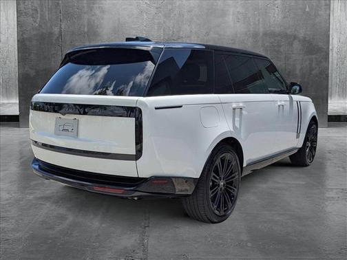 2025 Land Rover Range Rover P530 SE 7 Seat