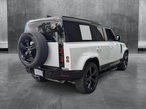 2025 Land Rover Defender 110 P400 X-Dynamic SE