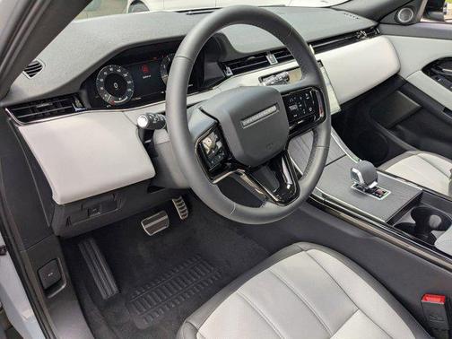 2026 Land Rover Range Rover Evoque Dynamic SE