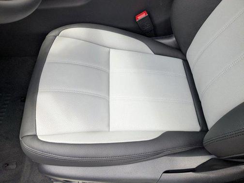 2026 Land Rover Range Rover Evoque Dynamic SE