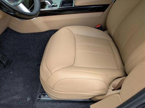 Varesine Blue Metallic 2026 Land Rover Range Rover P550e SE