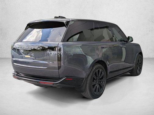 Varesine Blue Metallic 2026 Land Rover Range Rover P550e SE