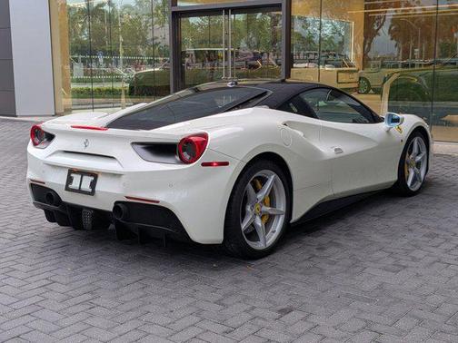 Bianco Avus [White 2018 Ferrari 488 GTB Coupe