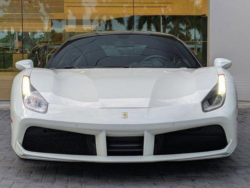 Bianco Avus [White 2018 Ferrari 488 GTB Coupe