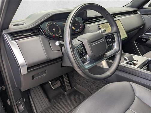 2025 Land Rover Range Rover P530 SE