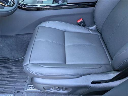 2026 Land Rover Range Rover Velar P250 SE R-Dynamic