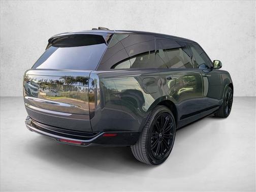 Belgravia Green Metallic 2024 Land Rover Range Rover P400 SE
