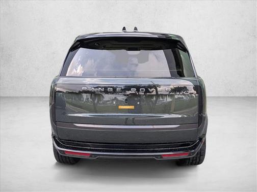 Belgravia Green Metallic 2024 Land Rover Range Rover P400 SE