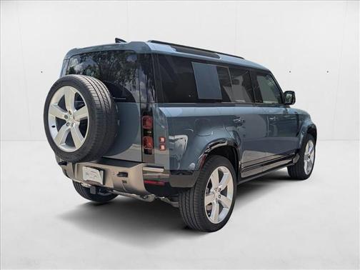 2025 Land Rover Defender 110 P400 X-Dynamic SE