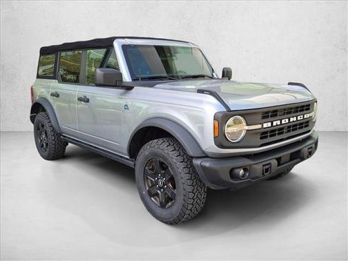Iconic Silver Metallic 2023 Ford Bronco Black Diamond