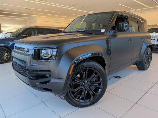 2026 Land Rover Defender P635 OCTA Black