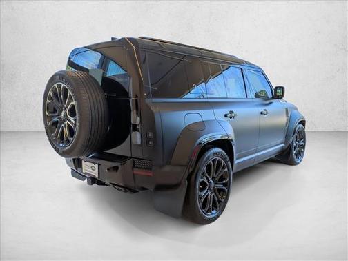 2026 Land Rover Defender P635 OCTA Black