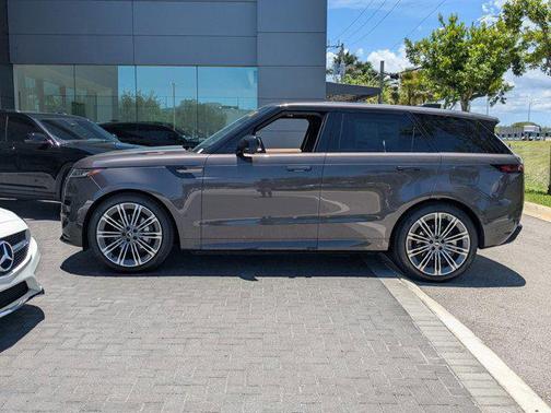 2025 Land Rover Range Rover Sport SE