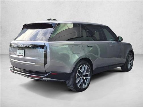 Eiger Grey Metallic 2026 Land Rover Range Rover P530 SE 7 Seat