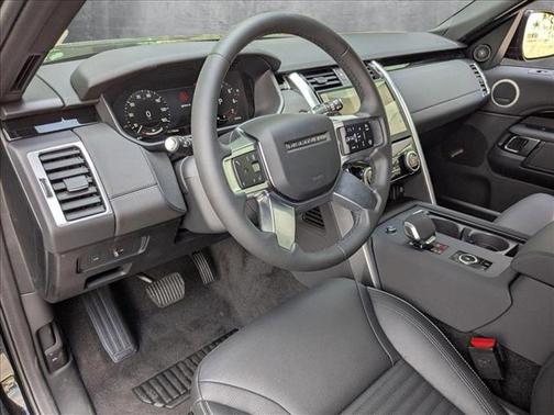 2025 Land Rover Discovery P300 S