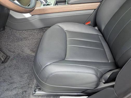 Obsidian Black SV Bespoke Ultra Metallic Satin 2026 Land Rover Range Rover P400 SE