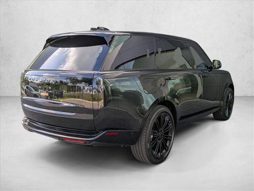 Santorini Black Metallic 2026 Land Rover Range Rover P400 SE 7 Seat