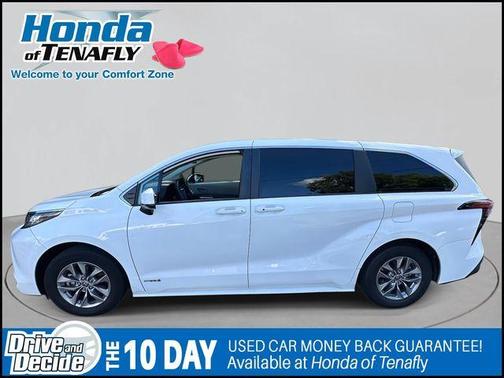 2021 Toyota Sienna LE