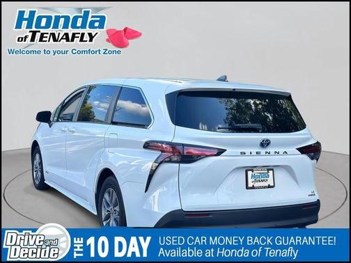 2021 Toyota Sienna LE