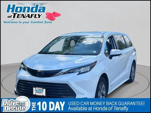 2021 Toyota Sienna LE