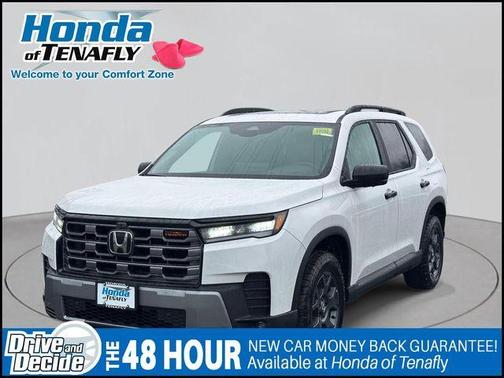 Platinum White Pearl 2026 Honda Pilot TrailSport