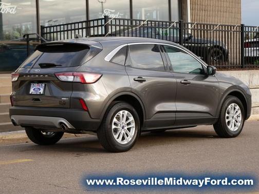 Photo 5 of 31 of 2020 Ford Escape SE