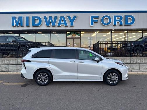 2023 Toyota Sienna XLE
