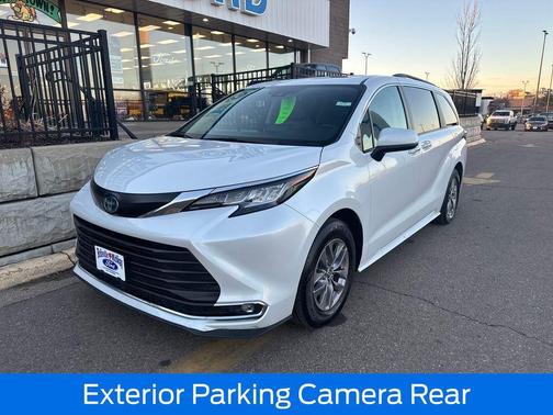 2023 Toyota Sienna XLE
