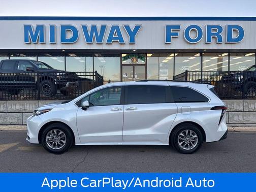 2023 Toyota Sienna XLE