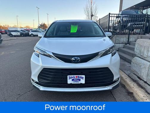 2023 Toyota Sienna XLE