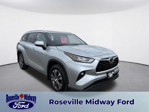 Celestial Silver Metallic 2020 Toyota Highlander XLE