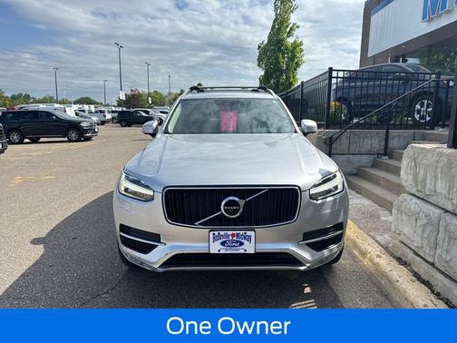 2018 Volvo XC90 T6 Momentum
