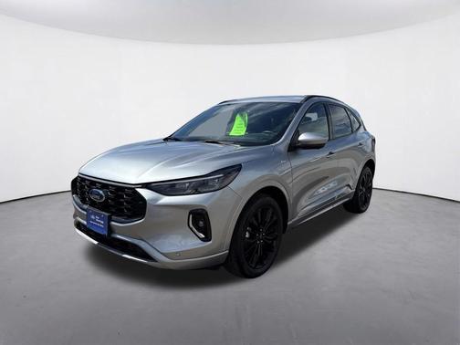 Iconic Silver Metallic 2023 Ford Escape ST-Line Elite