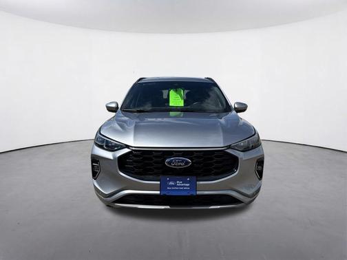 Iconic Silver Metallic 2023 Ford Escape ST-Line Elite