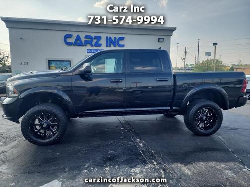 2017 RAM 1500 Night 4x4 Crew Cab 5'7'' Box