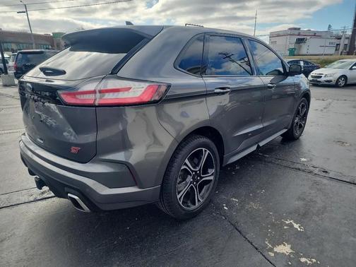 2021 Ford Edge ST