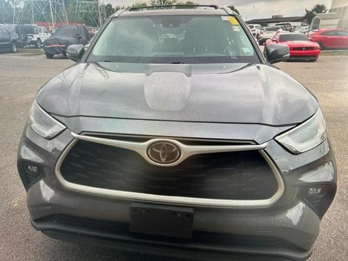 GRAY 2021 Toyota Highlander XLE