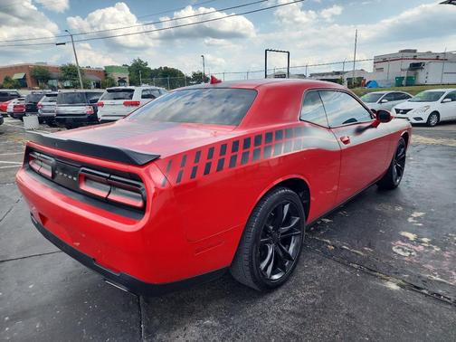 2016 Dodge Challenger SXT