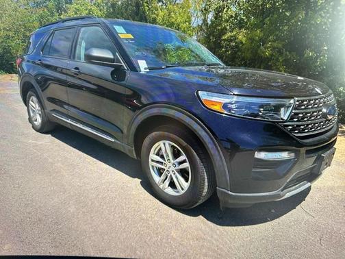 Black 2022 Ford Explorer XLT 4WD