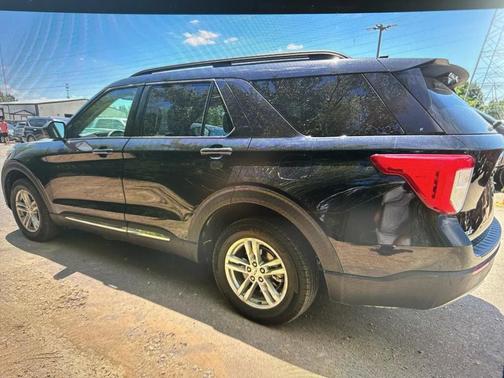 Black 2022 Ford Explorer XLT 4WD