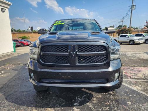 2017 RAM 1500 Night 4x4 Crew Cab 5'7'' Box