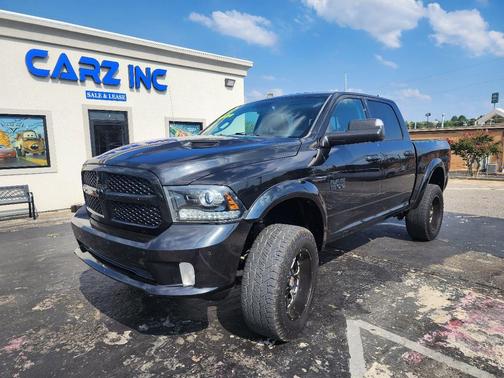 2017 RAM 1500 Night 4x4 Crew Cab 5'7'' Box